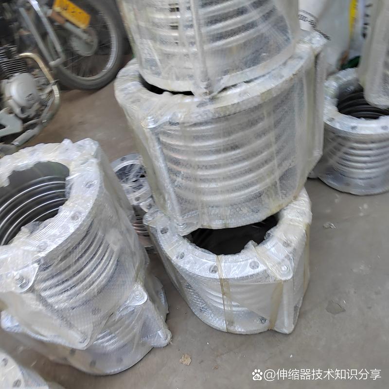 套管,预埋套管都是一种产品,将防水套管拧紧间隙后,在防水套管端面作